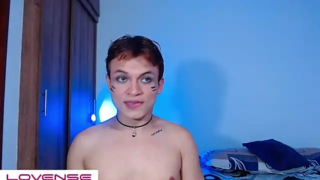 Snapshot of Leon_Wild chatting on 03-27-26, 03:56 Leon Wild online show from 03-27-26, 03:56