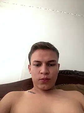 Snapshot of Leon_Wild chatting on 07-16-26, 08:04 Leon Wild online show from 07-16-26, 08:04
