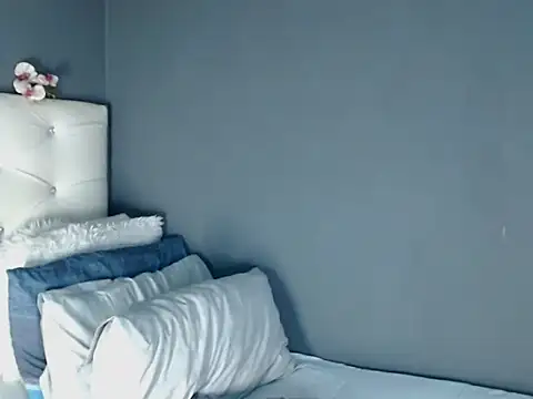  MoniqueLovay  online show from 09-21-25, 11:01