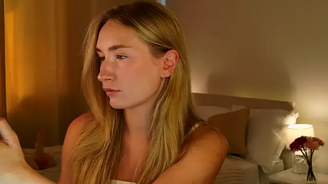 Snapshot of bella__rose chatting on 04-29-26, 12:09 bella rose online show from 04-29-26, 12:09