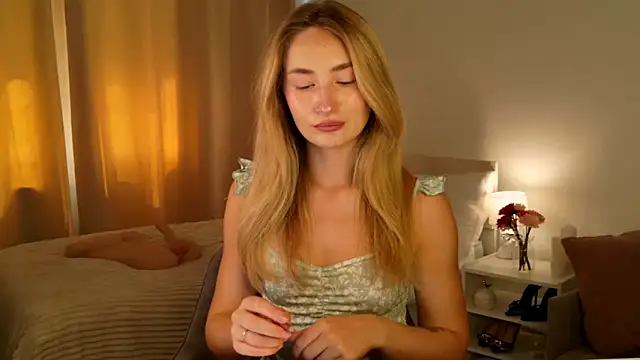 Snapshot of bella__rose chatting on 06-06-26, 09:47 bella rose online show from 06-06-26, 09:47