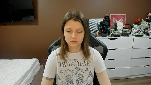 Snapshot of SoniNesti chatting on 06-17-26, 03:35 SoniNesti online show from 06-17-26, 03:35