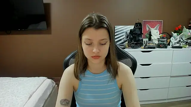 Snapshot of SoniNesti chatting on 06-24-26, 03:33 SoniNesti online show from 06-24-26, 03:33