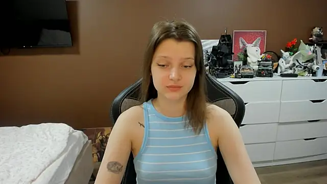 Snapshot of SoniNesti chatting on 06-25-26, 04:11 SoniNesti online show from 06-25-26, 04:11