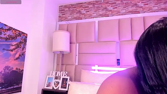 ShaniaBrownn online show from 12-20-25, 08:27