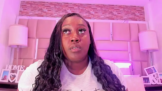 ShaniaBrownn online show from 03-12-26, 07:42