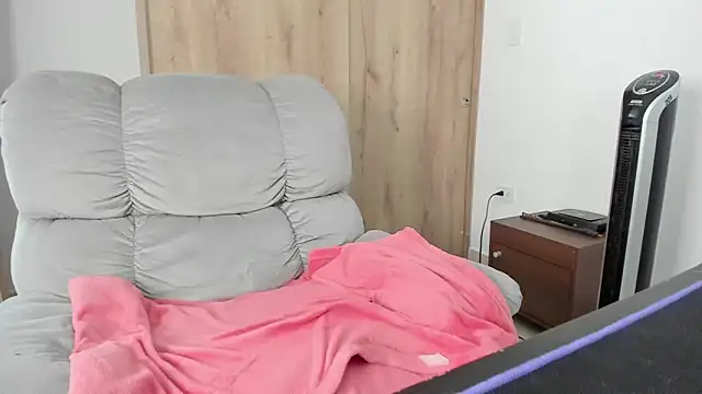 xspecialoomx online show from 04-18-26, 08:09