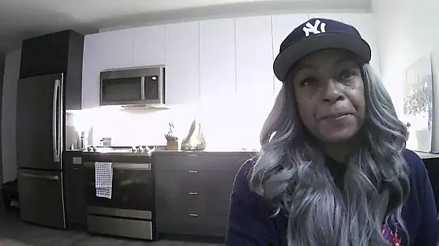 Snapshot of MSweetLindaParks chatting on 07-17-26, 03:35 MSweetLindaParks online show from 07-17-26, 03:35