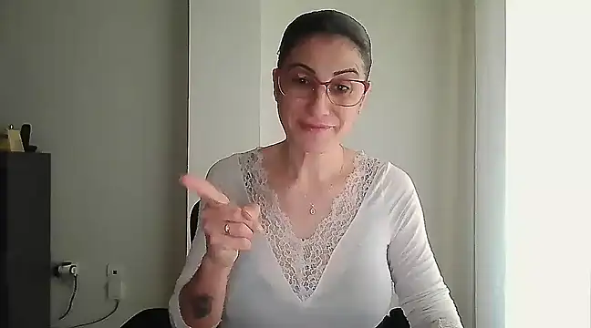 Sanada hot online show from 01-26-25, 08:57