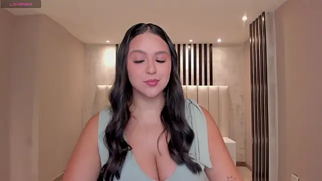 ToriCrossX online show from 11-26-25, 12:55