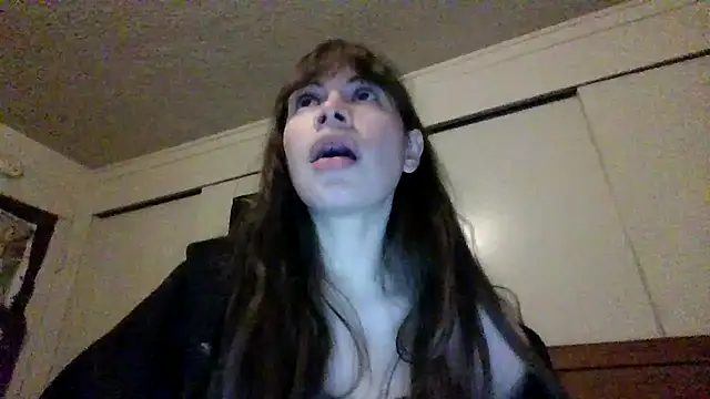 Snapshot of petitedoll29 chatting on 12-24-24, 02:43 petitedoll29 online show from 12-24-24, 02:43