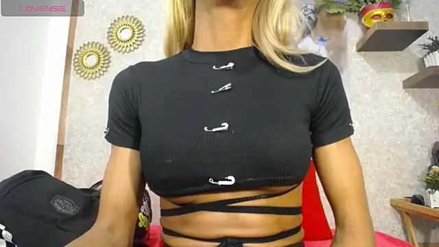 Snapshot of SexyLindaBig chatting on 10-02-25, 03:08 SexyLindaBig online show from 10-02-25, 03:08