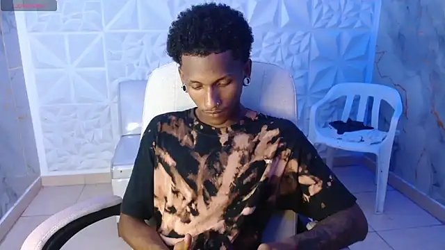 Snapshot of ManSant chatting on 05-15-26, 02:24 ManSant online show from 05-15-26, 02:24