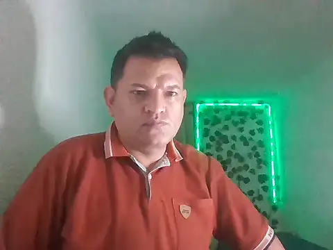 Snapshot of SexDiffrent chatting on 05-15-26, 11:01 SexDiffrent online show from 05-15-26, 11:01