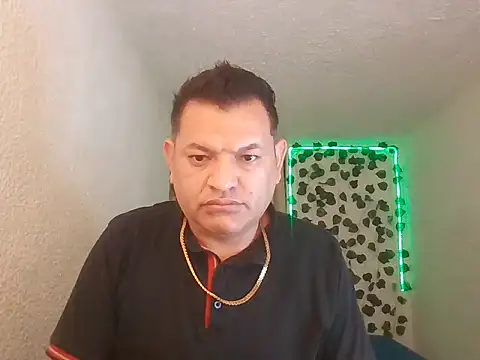 Snapshot of SexDiffrent chatting on 06-18-26, 06:23 SexDiffrent online show from 06-18-26, 06:23