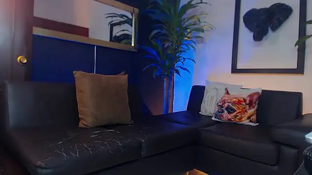 Snapshot of Markboyl chatting on 03-20-25, 12:11 Markboyl online show from 03-20-25, 12:11