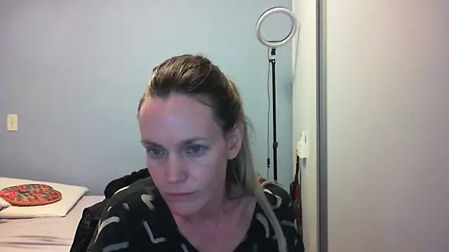 Annylove1 online show from 10-31-25, 12:11