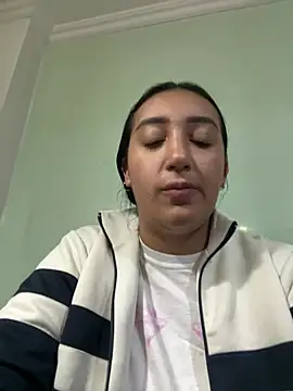 Snapshot of Hannahoff chatting on 02-01-25, 04:14 Hannahoff online show from 02-01-25, 04:14