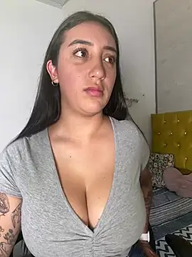 Snapshot of Hannahoff chatting on 02-02-25, 09:45 Hannahoff online show from 02-02-25, 09:45