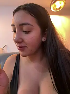 Snapshot of Hannahoff chatting on 03-03-25, 03:41 Hannahoff online show from 03-03-25, 03:41