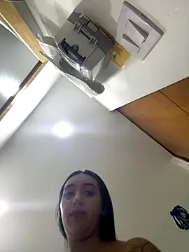 Snapshot of Hannahoff chatting on 10-19-25, 04:13 Hannahoff online show from 10-19-25, 04:13