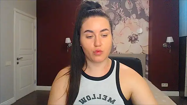 Roxie Bradley online show from 01-03-25, 06:44