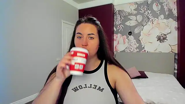 Roxie Bradley online show from 10-20-25, 05:52