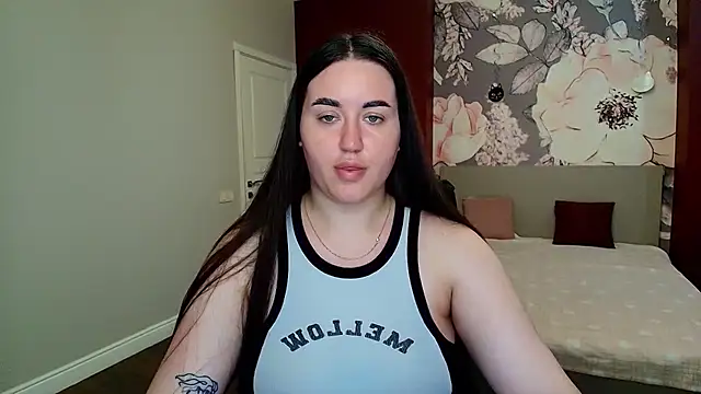 Snapshot of Roxie_Bradley chatting on 06-25-26, 05:45 Roxie Bradley online show from 06-25-26, 05:45