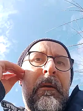 Snapshot of BuckWessle chatting on 02-20-25, 01:19 BuckWessle online show from 02-20-25, 01:19