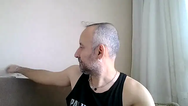 Snapshot of BuckWessle chatting on 11-03-25, 10:05 BuckWessle online show from 11-03-25, 10:05