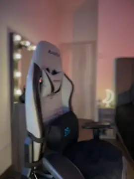 Snapshot of JanyLunaa chatting on 11-19-25, 11:05 JanyLunaa online show from 11-19-25, 11:05