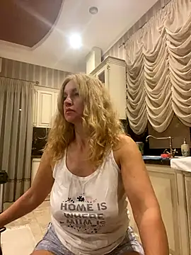 Amazoniiaa online show from 09-15-25, 04:51