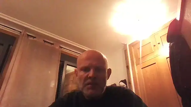 Snapshot of davigochi77bcn chatting on 12-18-24, 07:52 davigochi77bcn online show from 12-18-24, 07:52