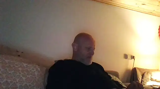 Snapshot of davigochi77bcn chatting on 03-05-25, 10:21 davigochi77bcn online show from 03-05-25, 10:21