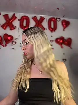 Snapshot of Irisweet_ chatting on 02-21-26, 12:33 Irisweet online show from 02-21-26, 12:33