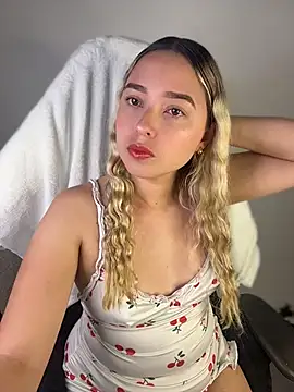 Snapshot of Irisweet_ chatting on 02-24-26, 11:19 Irisweet online show from 02-24-26, 11:19