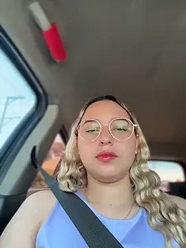 Snapshot of Irisweet_ chatting on 03-01-26, 04:31 Irisweet online show from 03-01-26, 04:31