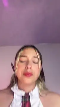 Snapshot of Irisweet_ chatting on 03-15-26, 04:29 Irisweet online show from 03-15-26, 04:29