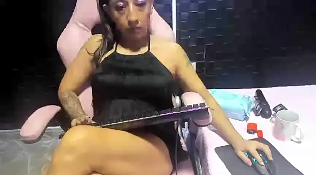 Snapshot of mature_sexi40 chatting on 03-15-25, 06:25 mature sexi40 online show from 03-15-25, 06:25