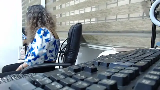 jesy hot online show from 09-17-25, 10:00