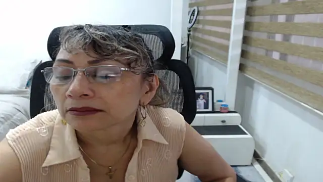 Snapshot of jesy_hot chatting on 05-23-26, 10:36 jesy hot online show from 05-23-26, 10:36