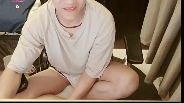 Snapshot of Canto-Dvng chatting on 12-18-25, 01:17 Canto-Dvng online show from 12-18-25, 01:17