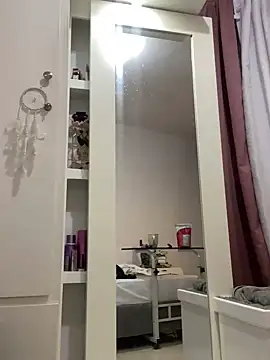 Snapshot of Kataliina chatting on 02-18-25, 02:49 Kataliina online show from 02-18-25, 02:49