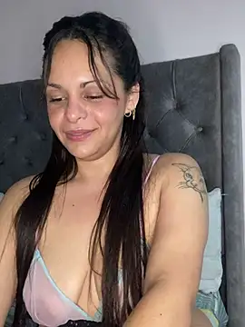 Snapshot of Kataliina chatting on 03-12-25, 04:51 Kataliina online show from 03-12-25, 04:51