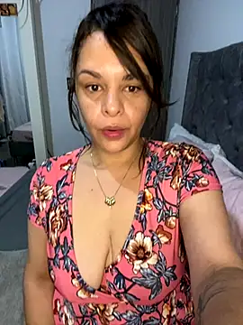 Snapshot of Kataliina chatting on 09-18-25, 04:14 Kataliina online show from 09-18-25, 04:14