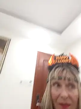 Snapshot of Eliza_Wendy chatting on 10-26-25, 12:44 Eliza Wendy online show from 10-26-25, 12:44