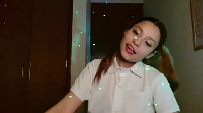 Snapshot of 3littleschoolteens chatting on 02-05-25, 04:59 3littleschoolteens online show from 02-05-25, 04:59