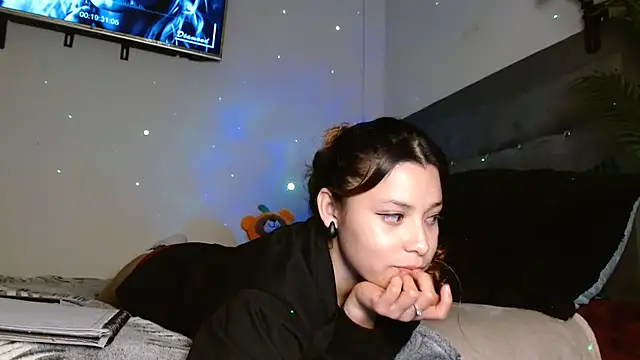Snapshot of 3littleschoolteens chatting on 02-14-25, 04:58 3littleschoolteens online show from 02-14-25, 04:58