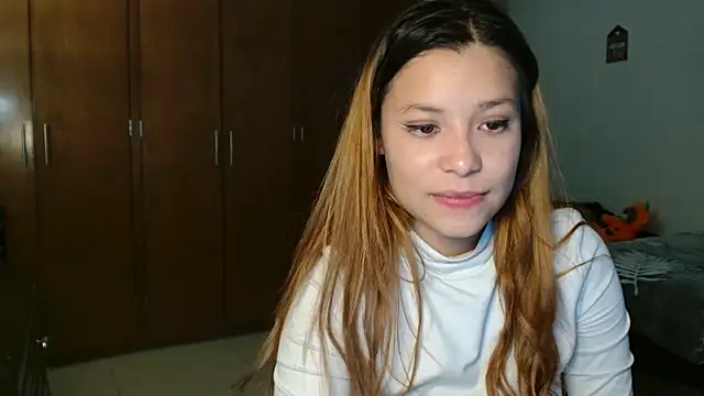 Snapshot of 3littleschoolteens chatting on 03-20-25, 07:47 3littleschoolteens online show from 03-20-25, 07:47