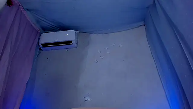 LickLizzy online show from 02-10-25, 03:46